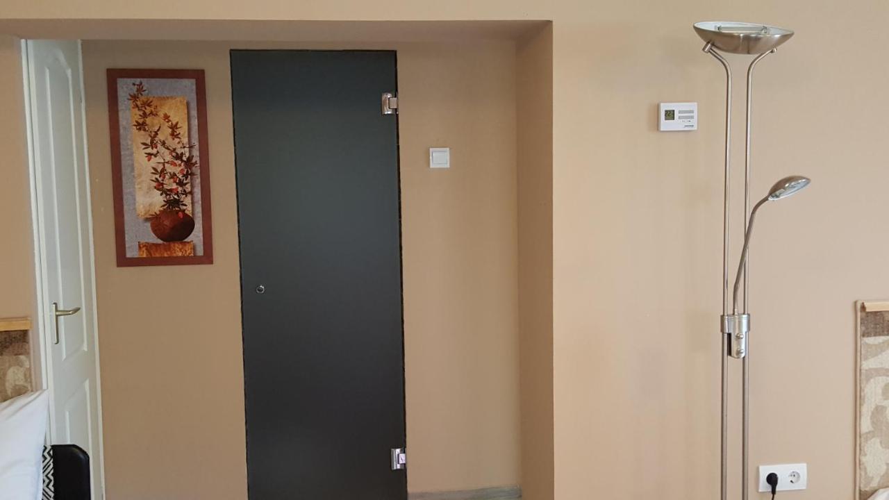 Kitti Panzio Apartment Mogyoród Екстериор снимка