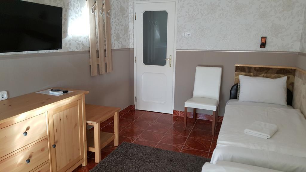 Kitti Panzio Apartment Mogyoród Екстериор снимка