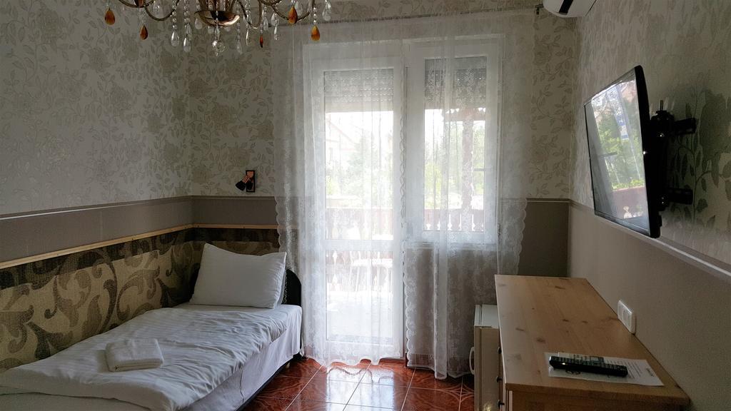 Kitti Panzio Apartment Mogyoród Екстериор снимка