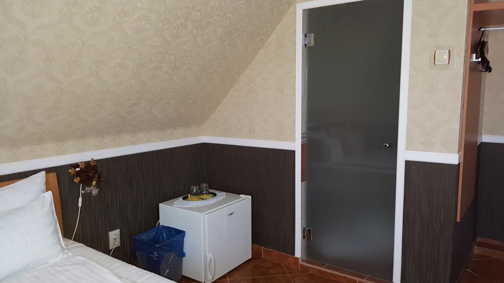 Kitti Panzio Apartment Mogyoród Екстериор снимка